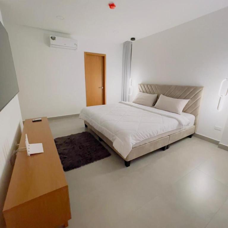 Modern Isla Mocoli Retreat - Cinema by, Pool & Gym - Three-Bedroom Premium Apartment with Balcony - 34