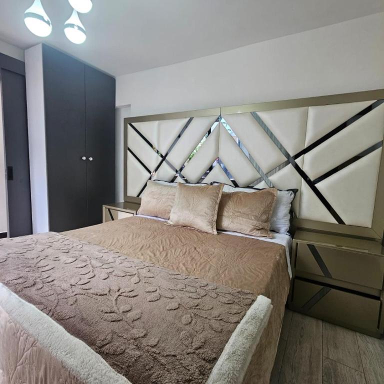 Hotel Suites de luxury Calasanz Medellín - Deluxe Room (2 Adults + 1 Child) - 3