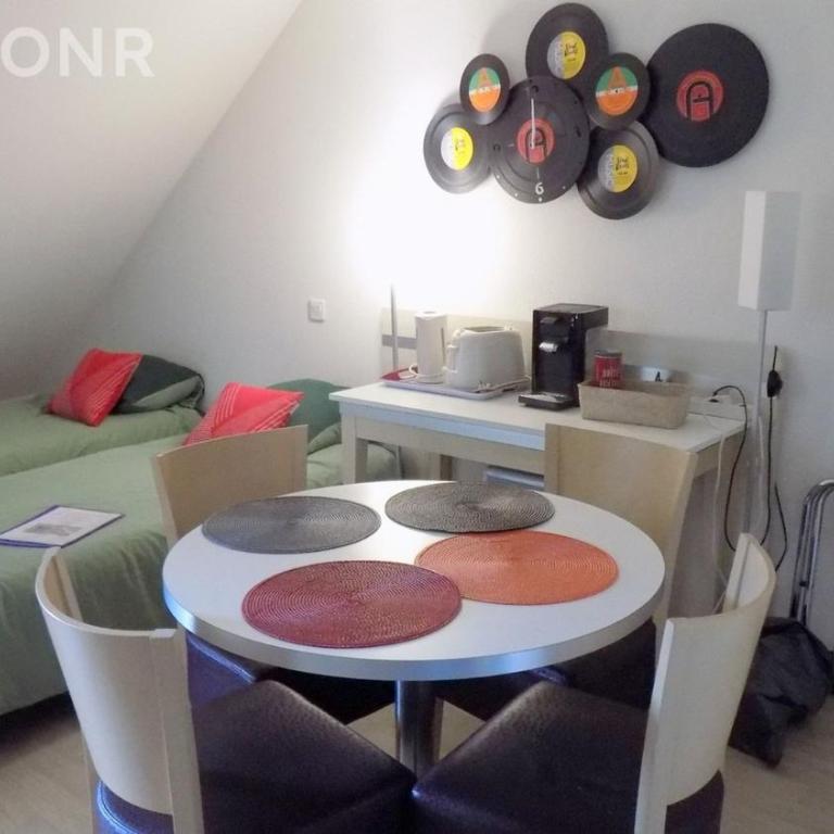 Grand studio 4 personnes bien placé gare , sanctuaire ,centre ville - Estudio con vistas a las montañas - 2
