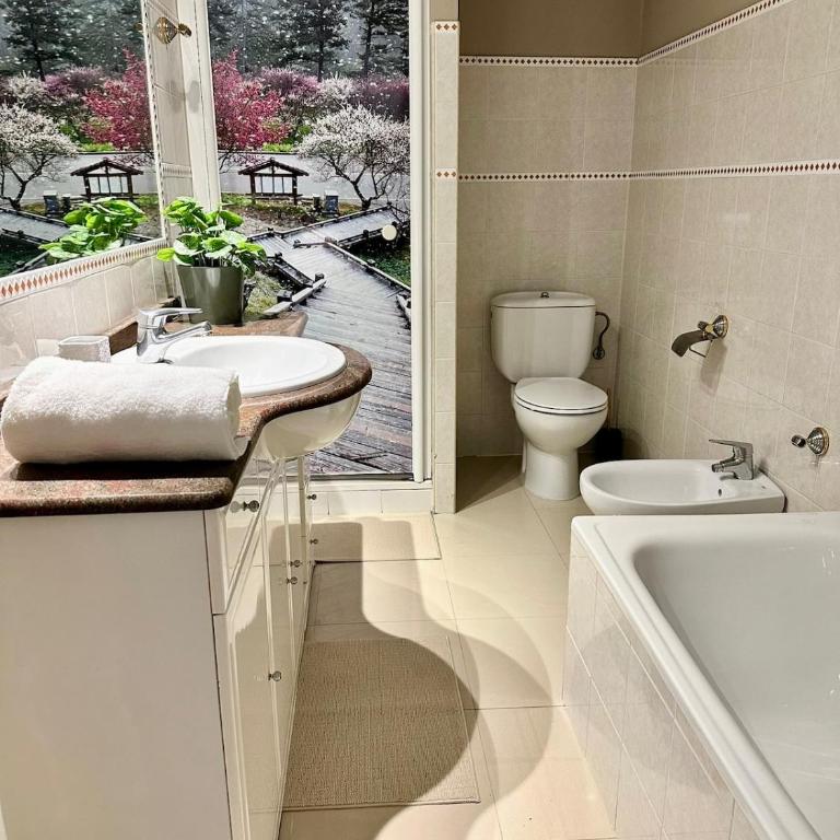 OldTown CityCenter AirCon-SELF CHECK IN - Three-Bedroom Premium Apartment - 7