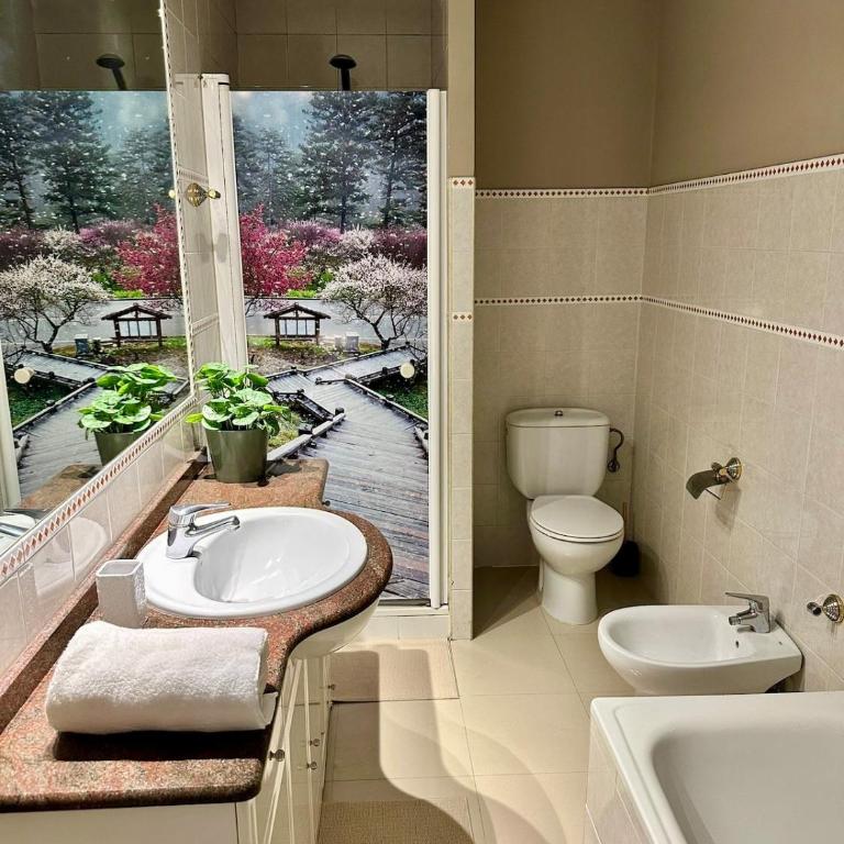 OldTown CityCenter AirCon-SELF CHECK IN - Three-Bedroom Premium Apartment - 18