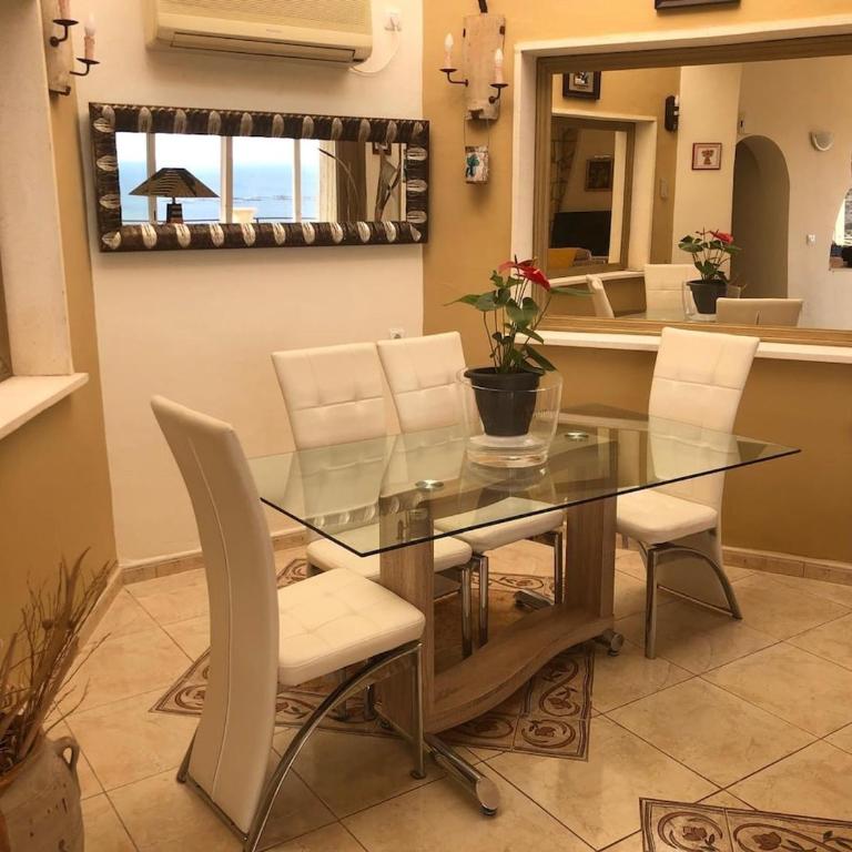 Beautiful villa with 280-degree sea views - Villa - 11