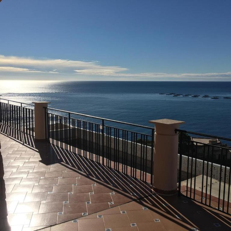 Beautiful villa with 280-degree sea views - Villa - 19