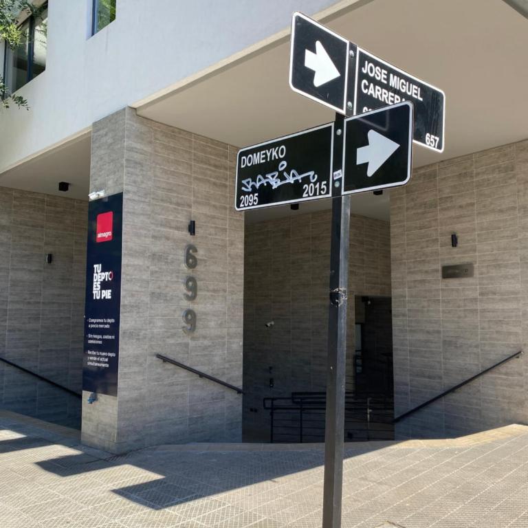 Hub cercano a Movistar Arena y Metro Toesca Santiago - One-Bedroom Apartment - 1