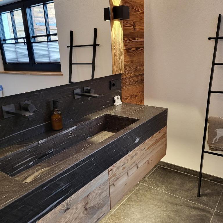 Alpinchalet Bergahorn - luxeriöse Wohnung mit Sauna und grosser Terrasse - Apartment mit 3 Schlafzimmern - 32