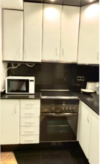 Entire Apartment in Barcelona, Camp Nou, Les Corts - One-Bedroom Apartment - 8