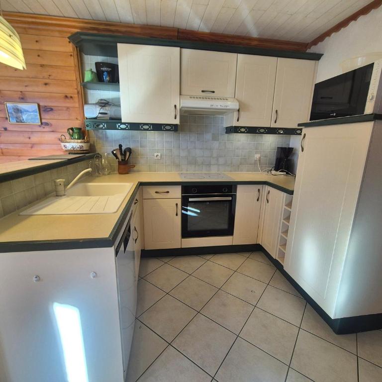 Appartement rénové avec balcon, proche pistes et commerces, animaux acceptés - FR-1-502-510 - Appartamento - 10
