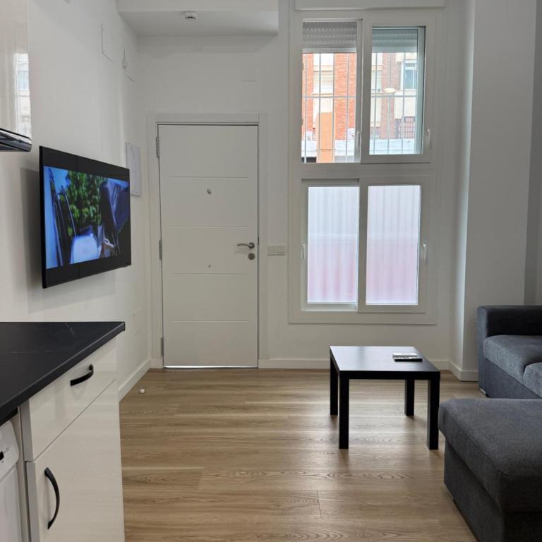 APARTAMENTOS ZONA 2 justo al lado de la ESTACIÓN DE TREN Y BUS MARÍA ZAMBRANO - Apartamento de 1 dormitorio - 25