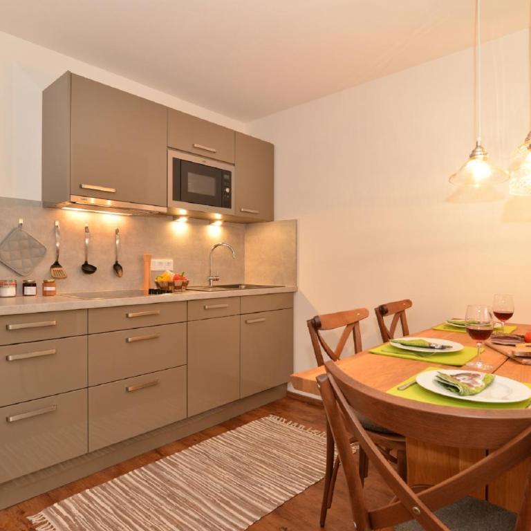 Alpenhaus Steiner - Top-Ferienwohnungen - Sommer-Bergbahn inklusive - Apartment mit 1 Schlafzimmer und Balkon - 8