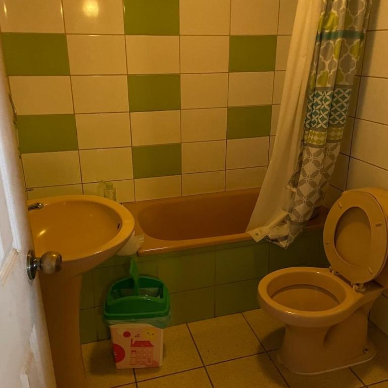 Alojamiento para toda la familia o parejas - Five-Bedroom House - 2