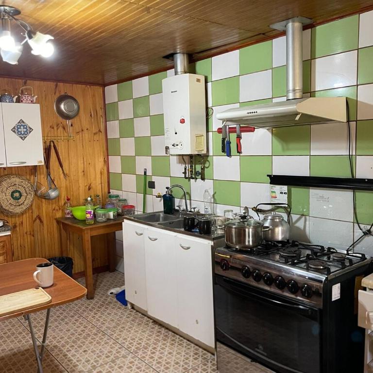 Alojamiento para toda la familia o parejas - Five-Bedroom House - 17