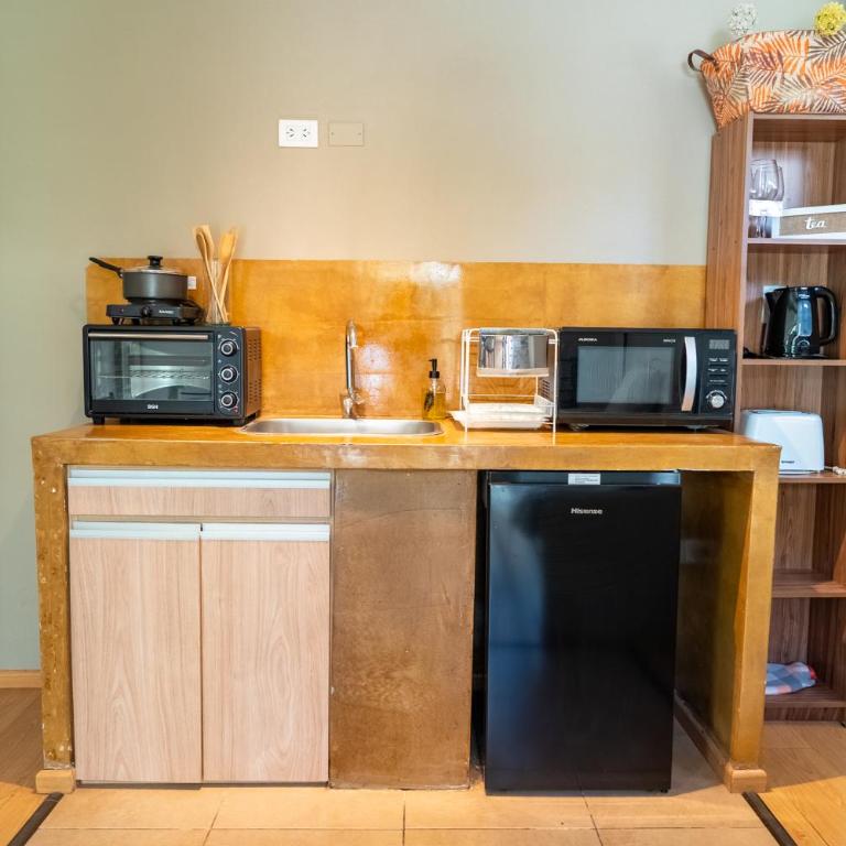 "Casa Amalia Apartamentos" Plaza Italia y Av Arístides a 50mts, lugar con jardín - Apartamento con vistas al jardín - 4