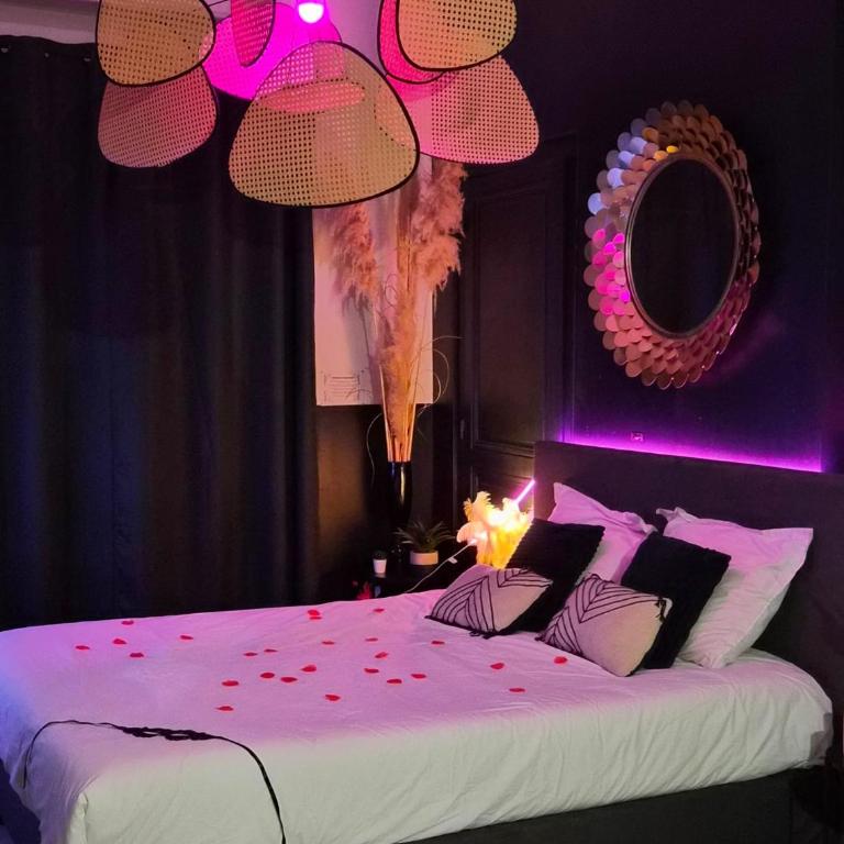Suite Passion - Jacuzzi privé - Table massage - Deluxe One-Bedroom Apartment - 4
