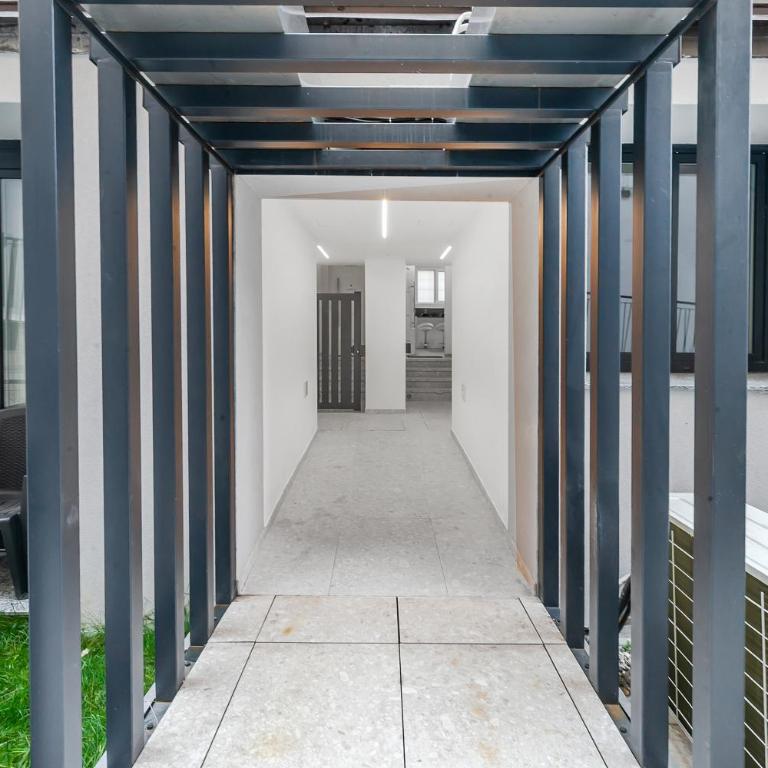 Urban Jungle Milano M3 Duomo 12 min - Appartamento con 2 Camere da Letto - 48