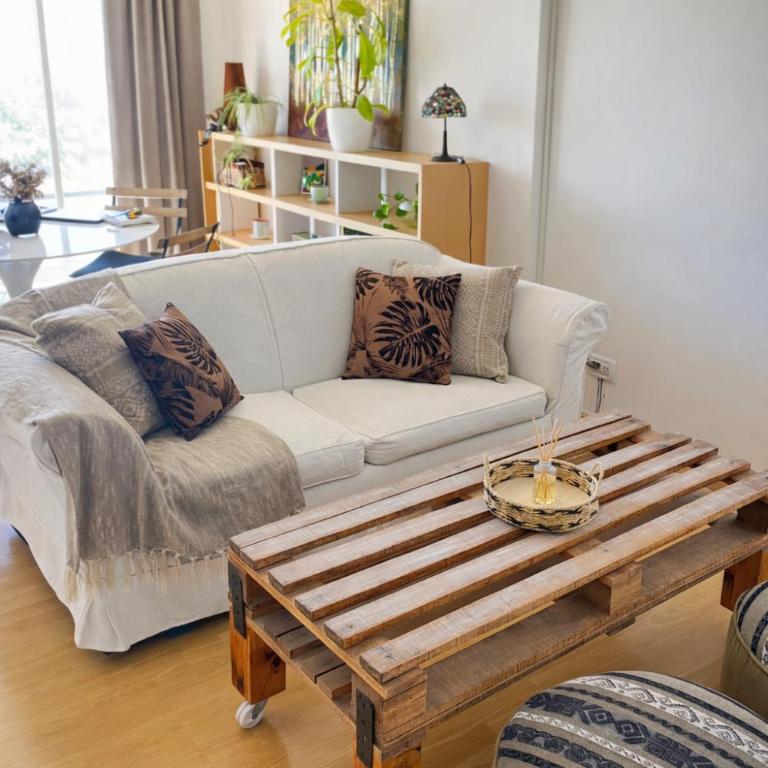 Amplio y Luminoso departamento con cochera - Apartamento de 2 dormitorios con balcón - 1