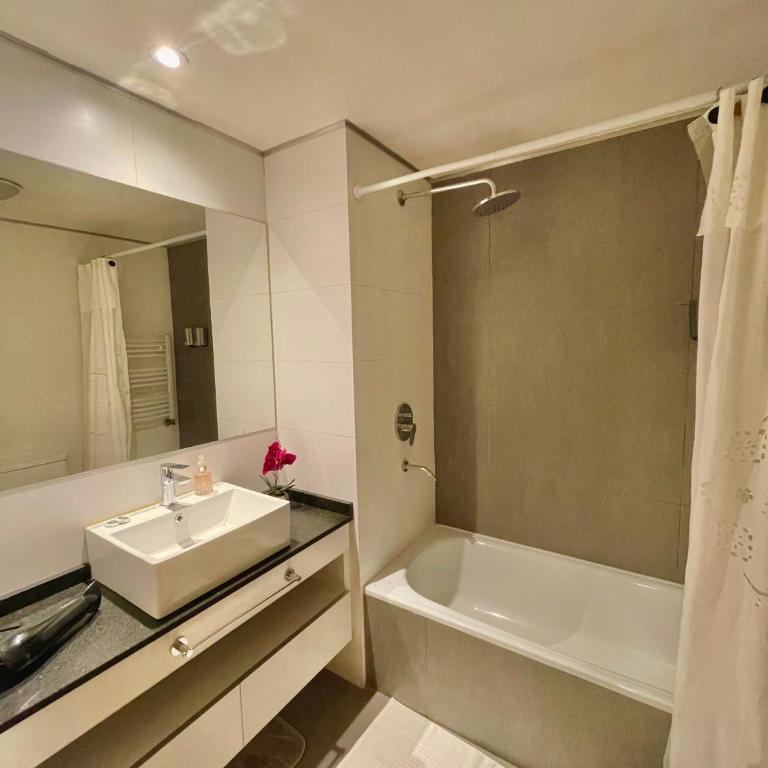 Blum Suites - One-Bedroom Apartment - 3