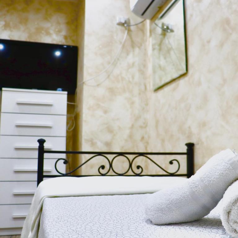 Liotru House Catania - Two-Bedroom Apartment - 8