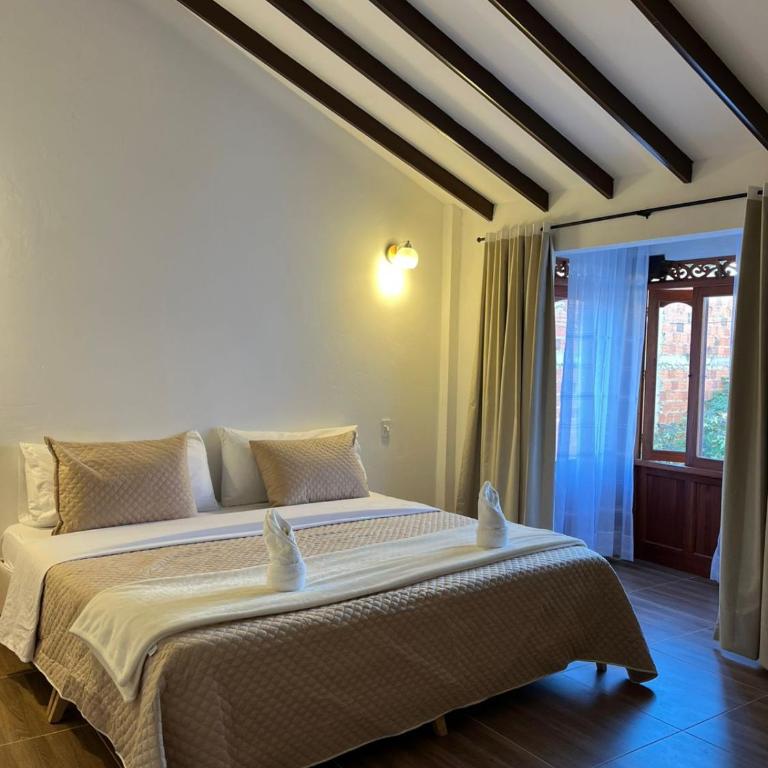 Hotel Casa Buganvilla Real - King Room with Balcony - 2