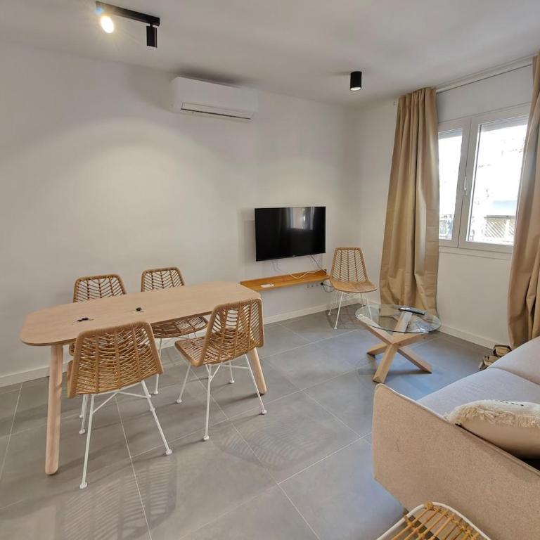 Lovely apartment Poblenou beach - Three-Bedroom Apartment - 15