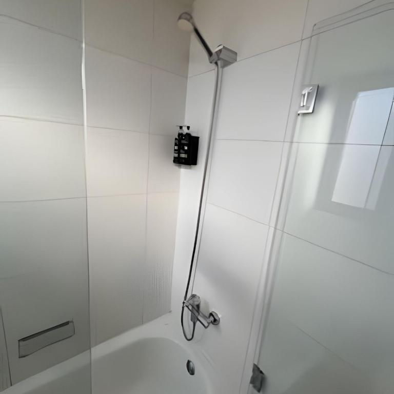 Edificio La Capitania - Two-Bedroom Apartment - 11