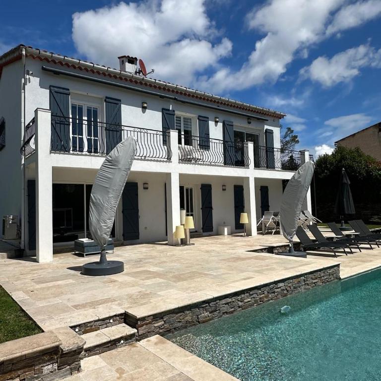 grande villa grande piscine - Maison 4 Chambres - 1