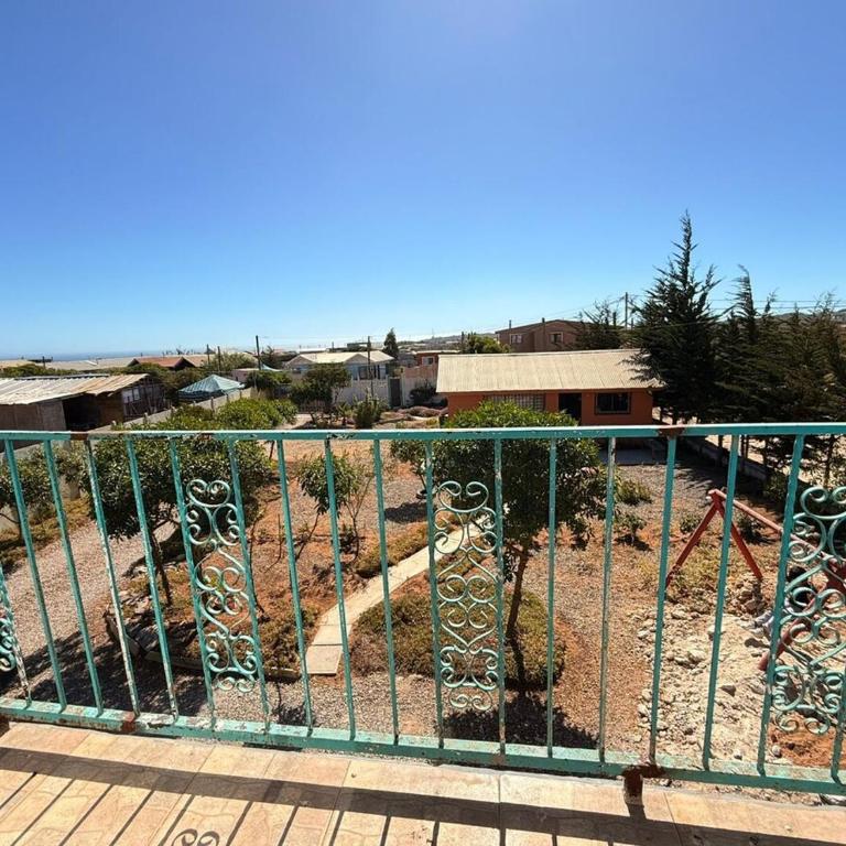 Casa segundo nivel con hermosa vista - Three-Bedroom Apartment - 21