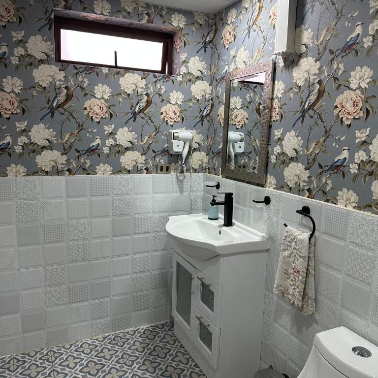 HOSTAL PARIS TALCA - Habitación Deluxe - 4