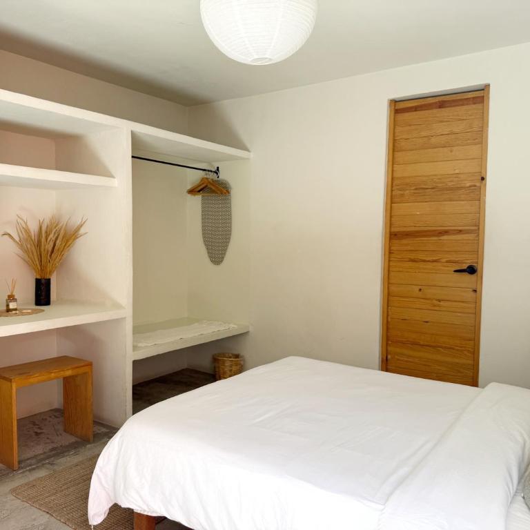 Casa 821 Guest House - Standard Double Room with Fan - 22