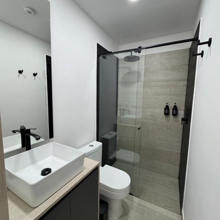 Renacer L&J - Habitación Doble con baño compartido - 2 camas - 4