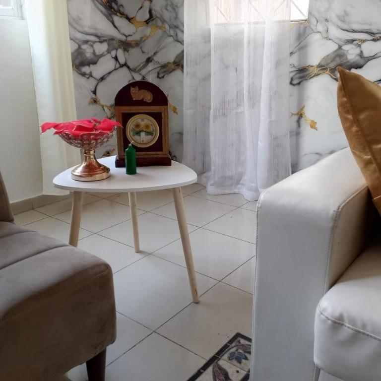 Casa Moderna en Loja - ideal para familias - Three-Bedroom House - 10