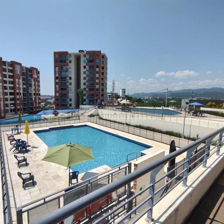 Espectacular Apartamento con Vista a Girardot - Reservas del Peñon - Three-Bedroom Apartment - 2