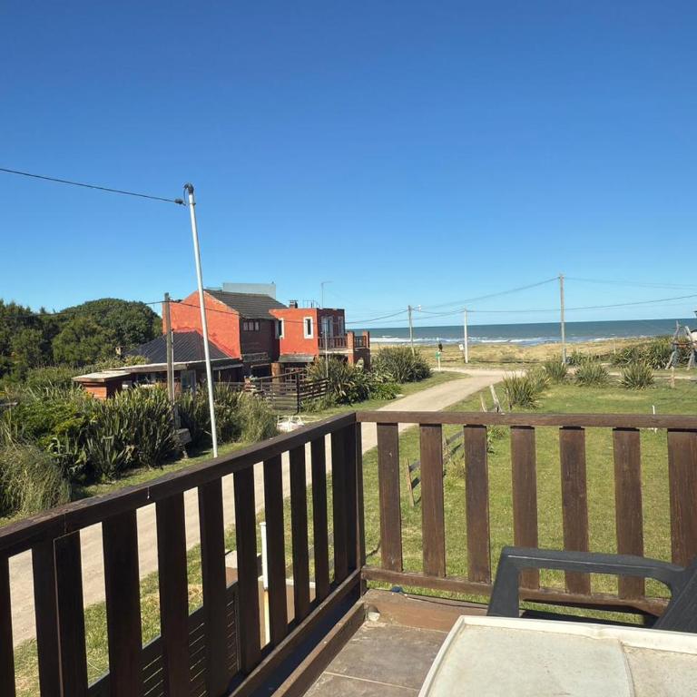 Complejo de departamentos con vista al mar - Two-Bedroom Apartment - 1