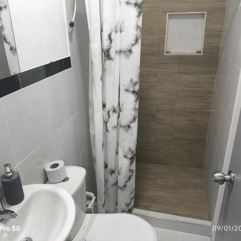 Apartamento de Lujo para grupo familiar - Apartamento de 1 Dormitorio con balcón y vistas a la ciudad - 2
