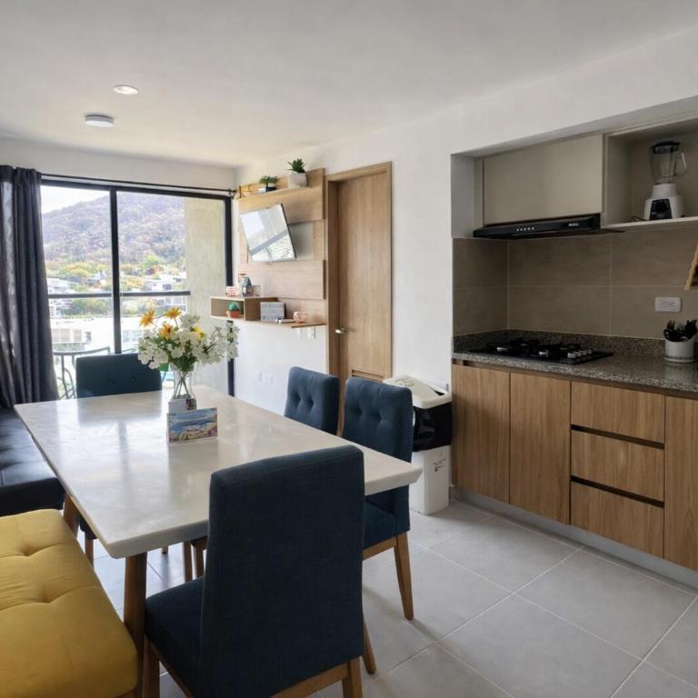Apartamento Moderno y Tranquilo Cerca a la Playa - Apartamento de 2 dormitorios con vistas - 1