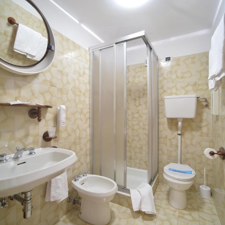 Hotel Dalla Serra - Habitación cuádruple - 5