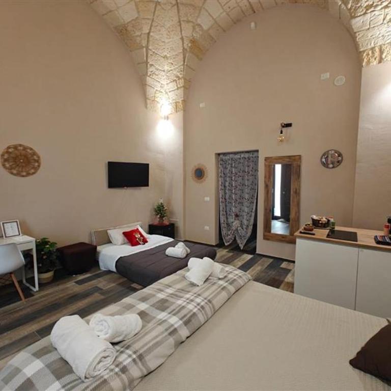 Elysia Luxury Suite con Jacuzzi - Centro Brindisi - Casa con 1 Camera da Letto - 3