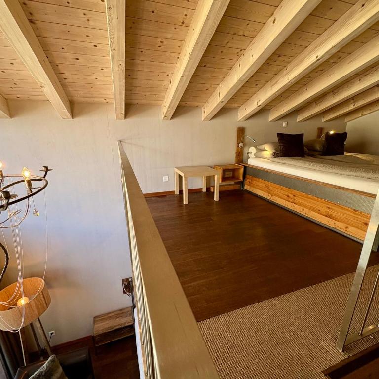 Alpenlodge - Vierbettzimmer mit Blick auf Matterhorn - 6