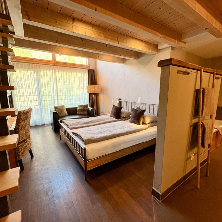 Alpenlodge - Vierbettzimmer mit Blick auf Matterhorn - 5