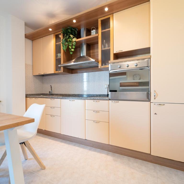 Casa Fidia - Appartamento con 2 Camere da Letto e Balcone - 6