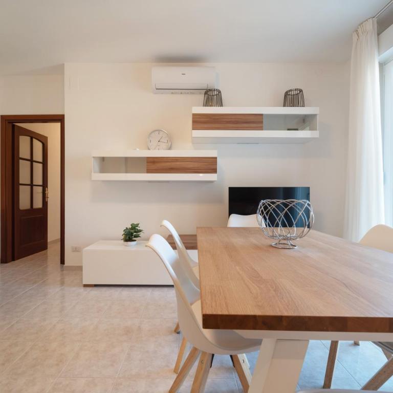 Casa Fidia - Appartamento con 2 Camere da Letto e Balcone - 14