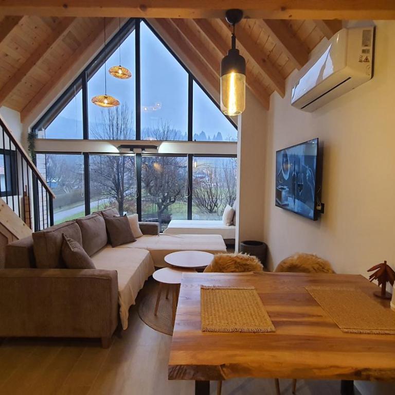 Hazel House - One-Bedroom House - 1