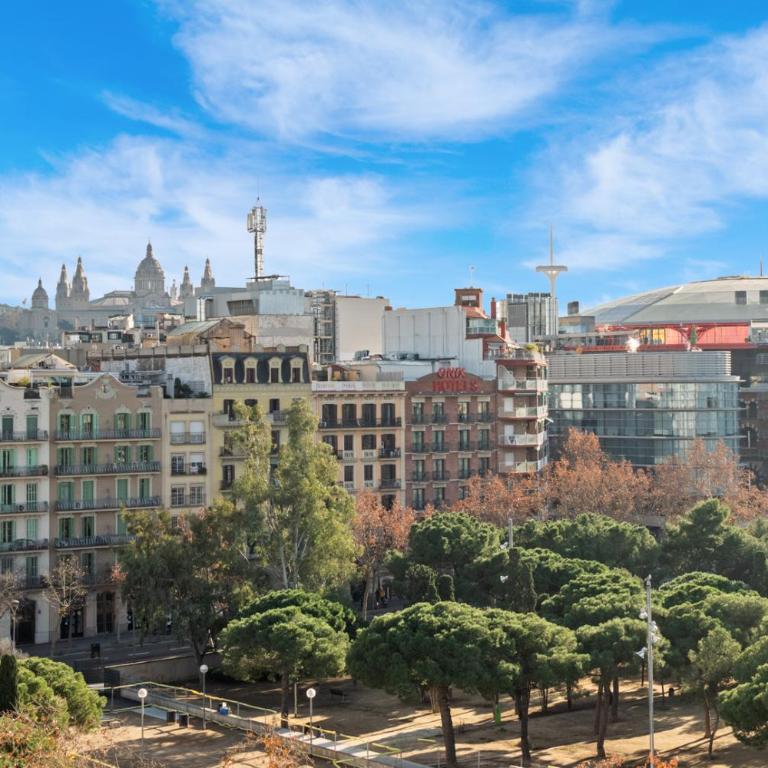 Downtown penthouse with views of Barcelona - One-Bedroom Apartment with Balcony and City View - 2