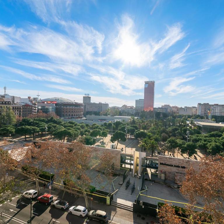Downtown penthouse with views of Barcelona - One-Bedroom Apartment with Balcony and City View - 4