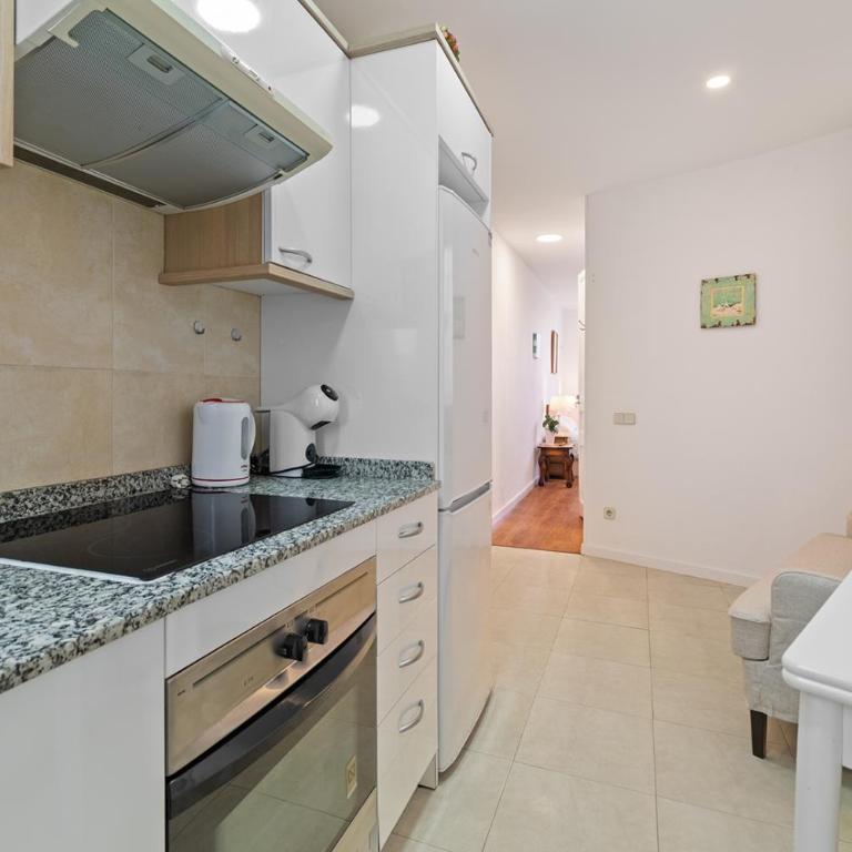 Downtown penthouse with views of Barcelona - One-Bedroom Apartment with Balcony and City View - 6