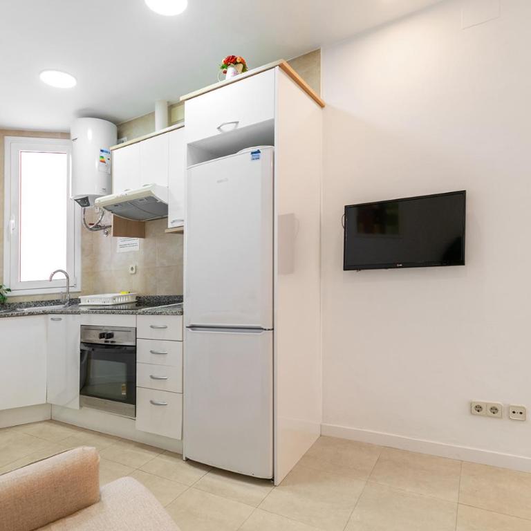 Downtown penthouse with views of Barcelona - One-Bedroom Apartment with Balcony and City View - 13