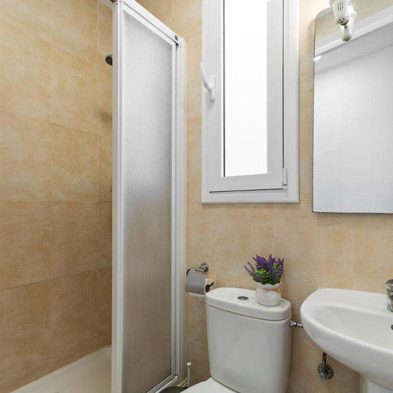 Downtown penthouse with views of Barcelona - One-Bedroom Apartment with Balcony and City View - 19