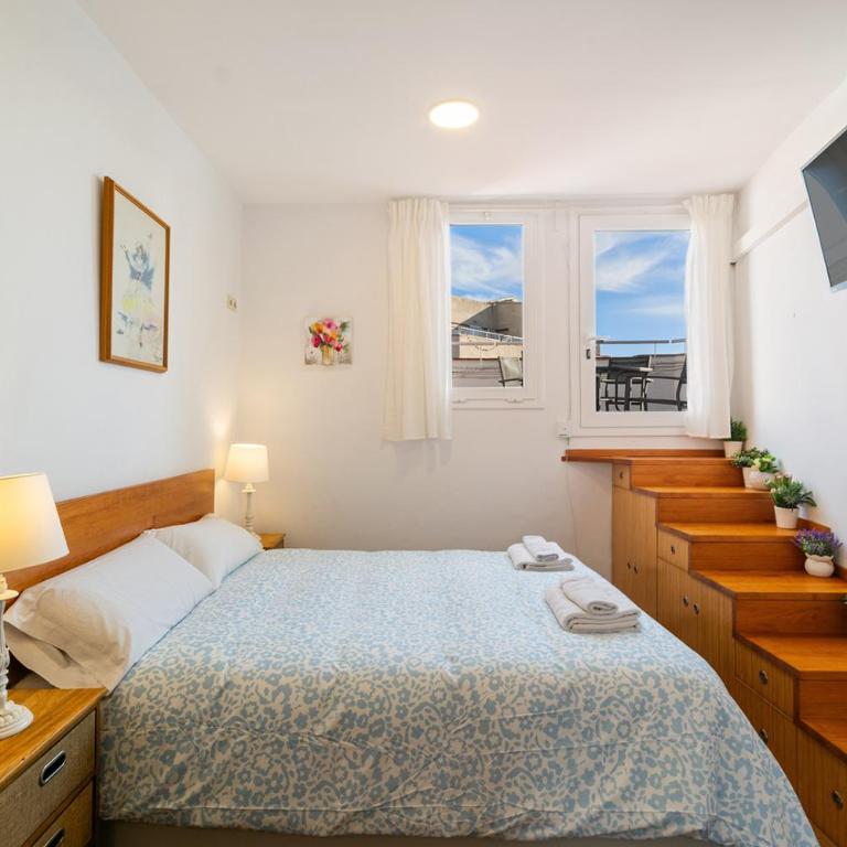 Downtown penthouse with views of Barcelona - One-Bedroom Apartment with Balcony and City View - 22