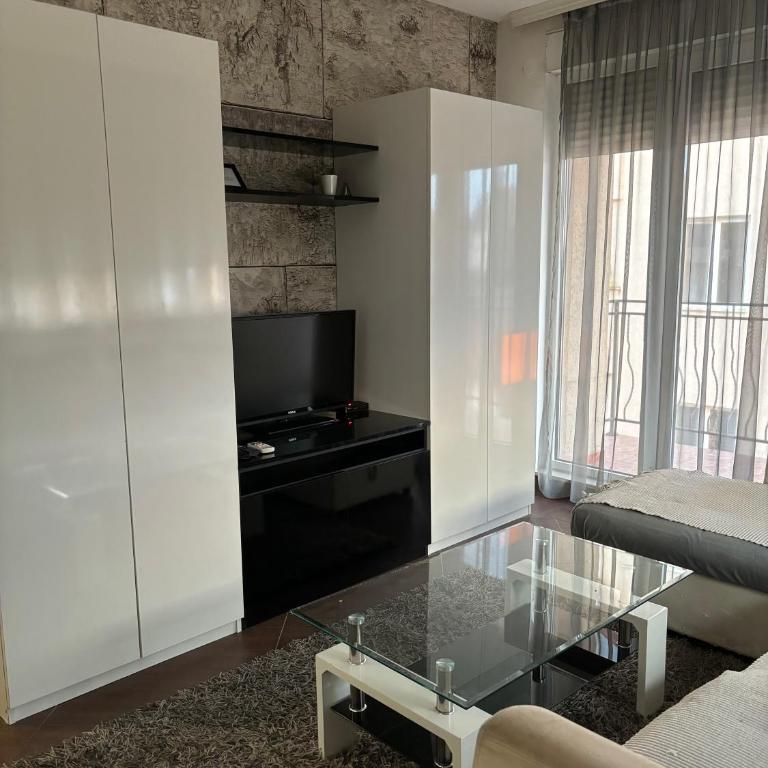 City Heart Apartments Belgrade Free Wi-Fi Self Check-in Central Location - Double Room with Patio - 9