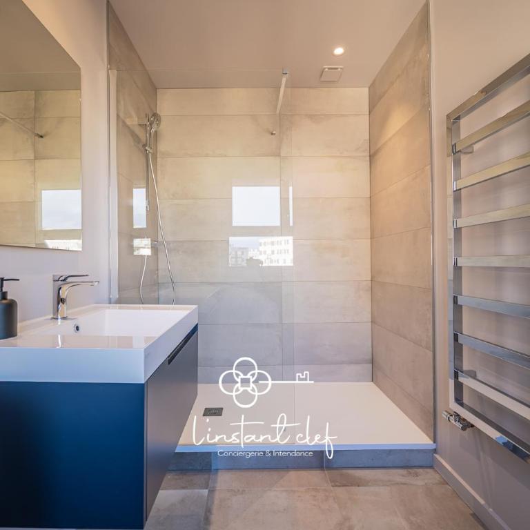 L'Appartement d Exception - Hyper Centre - 3 suites, Parking & Billard - Appartement 3 Chambres Premium avec Balcon - 3