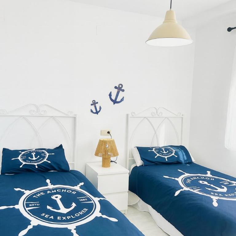 Gran terraza con vistas al mar, piscina y parking privado - Apartamento de 2 dormitorios - 8